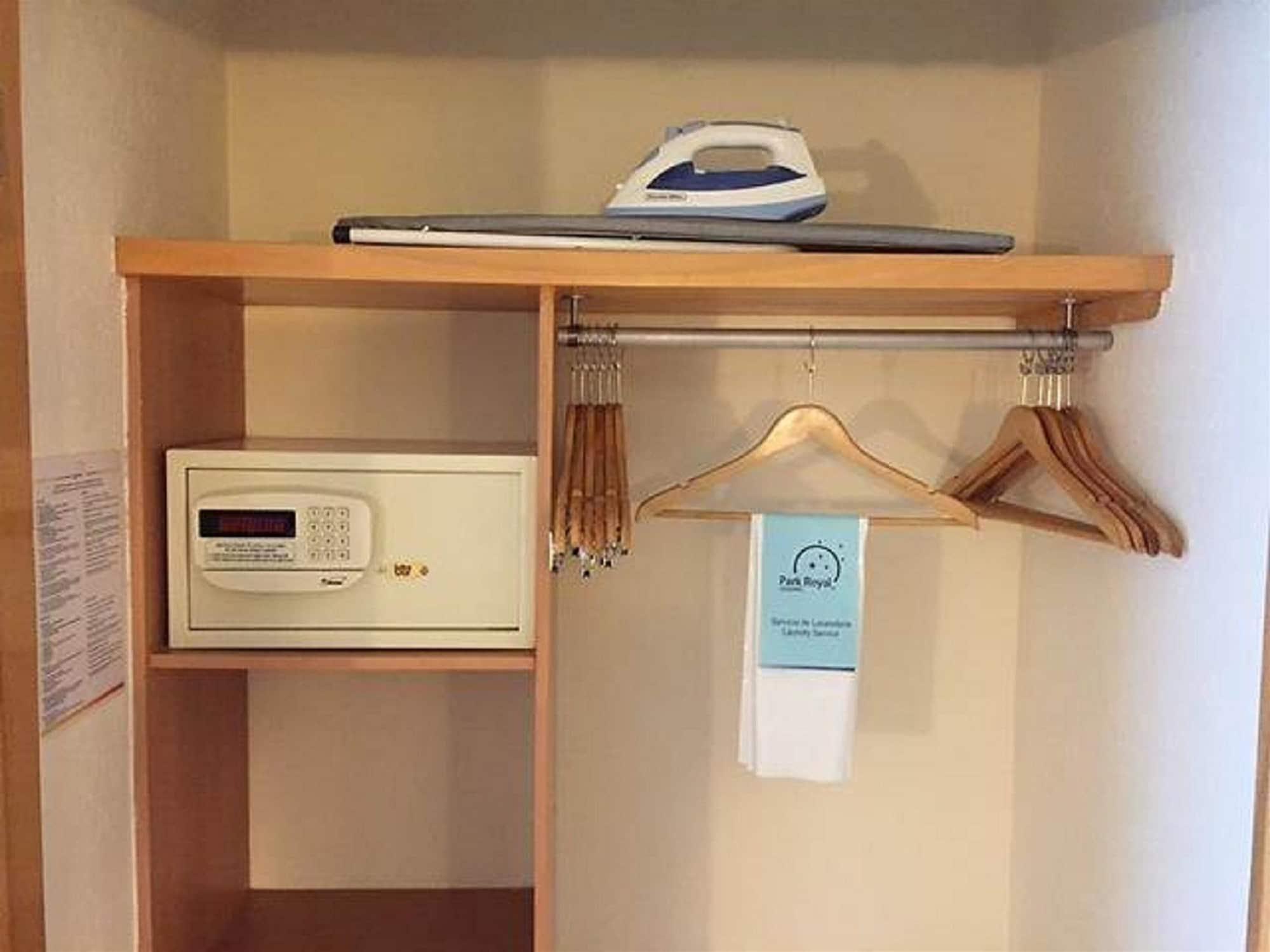 Grand Park Royal Cozumel Hotel Exterior foto A safe in a hotel room