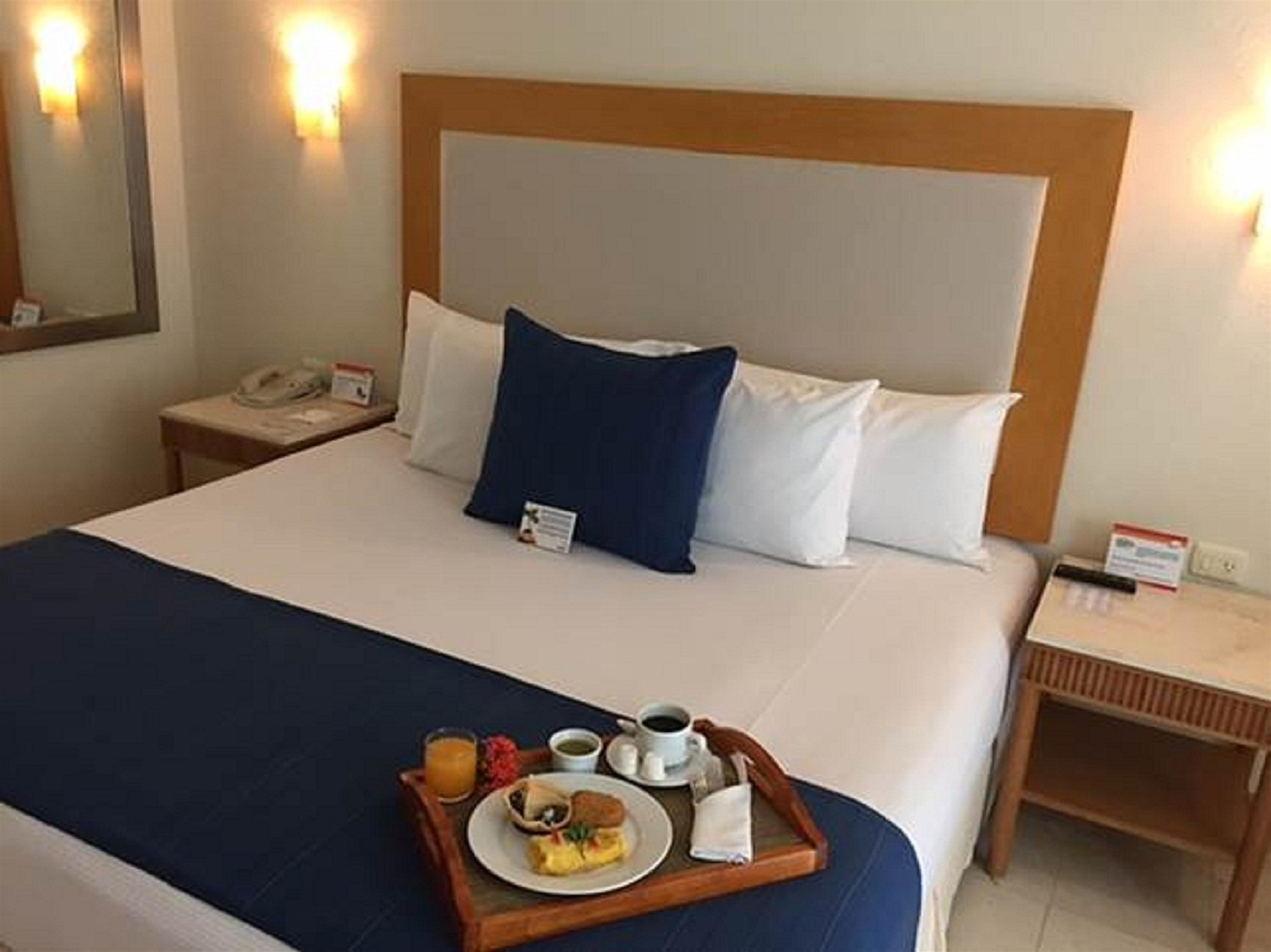 Grand Park Royal Cozumel Hotel Exterior foto Room service at a hotel